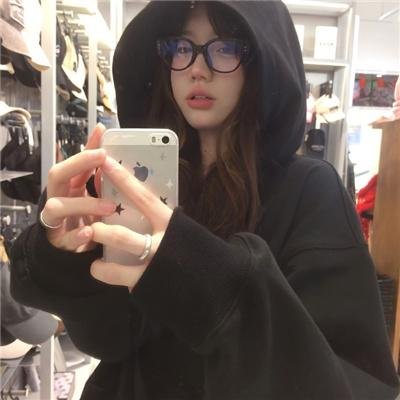 裹头巾的女人